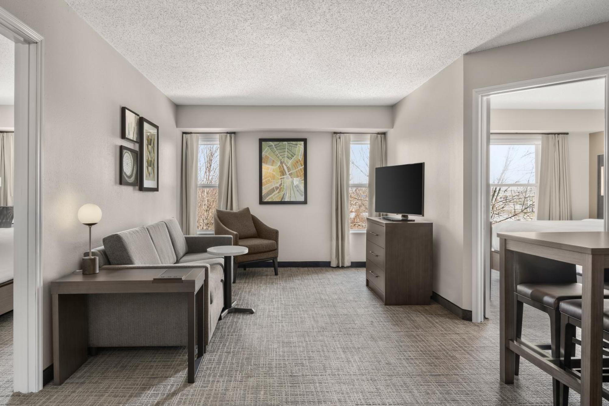 Hotel By Marriott Davenport